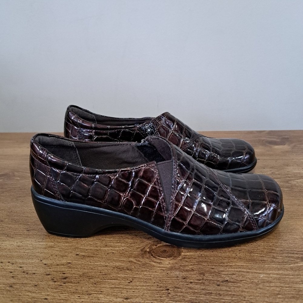 Clarks Bendables Brown Patent Shoes Crocodile Print Womens Size 7 Classic Zipper - Picture 6 of 16